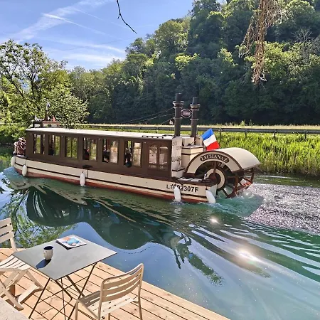 Les Granges Du Canal, Maison Familiale Les Pieds Dans L'eau Дом отдыха Vions