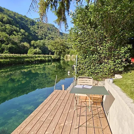 Дом отдыха Les Granges Du Canal, Maison Familiale Les Pieds Dans L'eau *